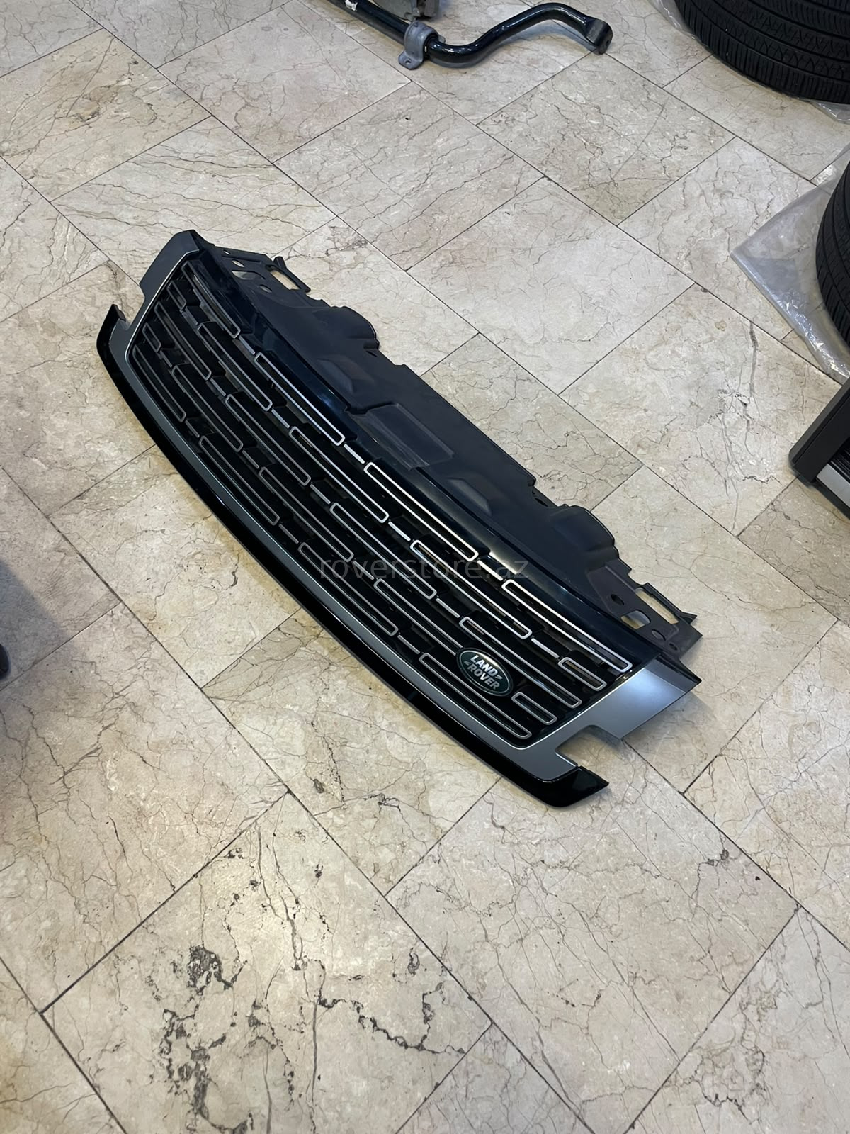 RANGE ROVER VOGUE 2023-2026 RADİATOR BARMAQLIĞI (ABLİSOVKA)